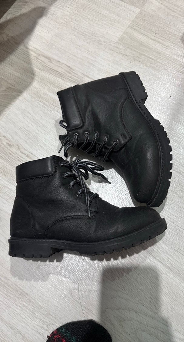 Siyah Deri Kadın Bot - Görsel 2