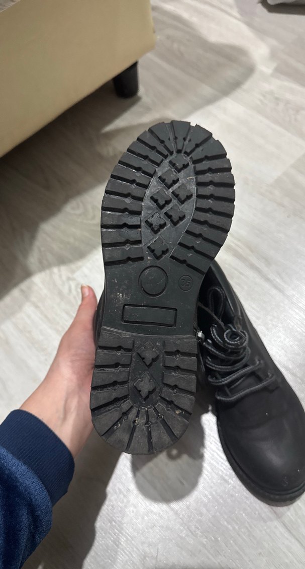 Siyah Deri Kadın Bot - Görsel 4