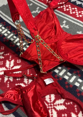 Kırmızı Parlak Mini Sütyen ve Tanga Takımı - Görsel 3