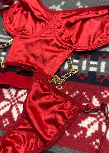 Kırmızı Parlak Mini Sütyen ve Tanga Takımı - Görsel 4
