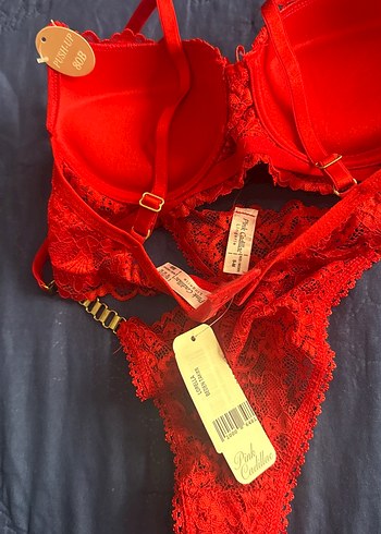 Kırmızı dolgulu  Dantelli Gösterişli Büstiyer ve Tanga Takımı - Görsel 4