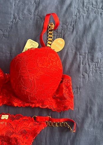 Kırmızı dolgulu  Dantelli Gösterişli Büstiyer ve Tanga Takımı - Görsel 2