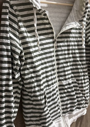 Haki Çizgili Kapüşonlu Fermuarlı Kadın Ceket - Görsel 2