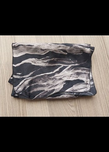 Gri Dökümlü Kadın İpek Fular - Görsel 5