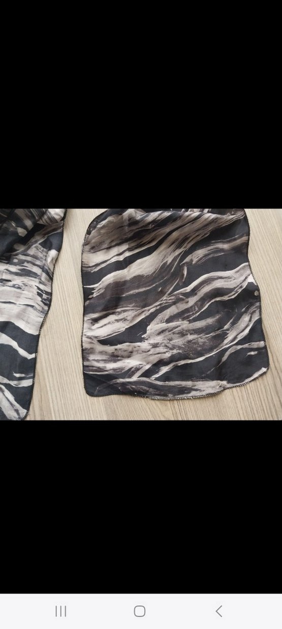 Gri Dökümlü Kadın İpek Fular - Görsel 3