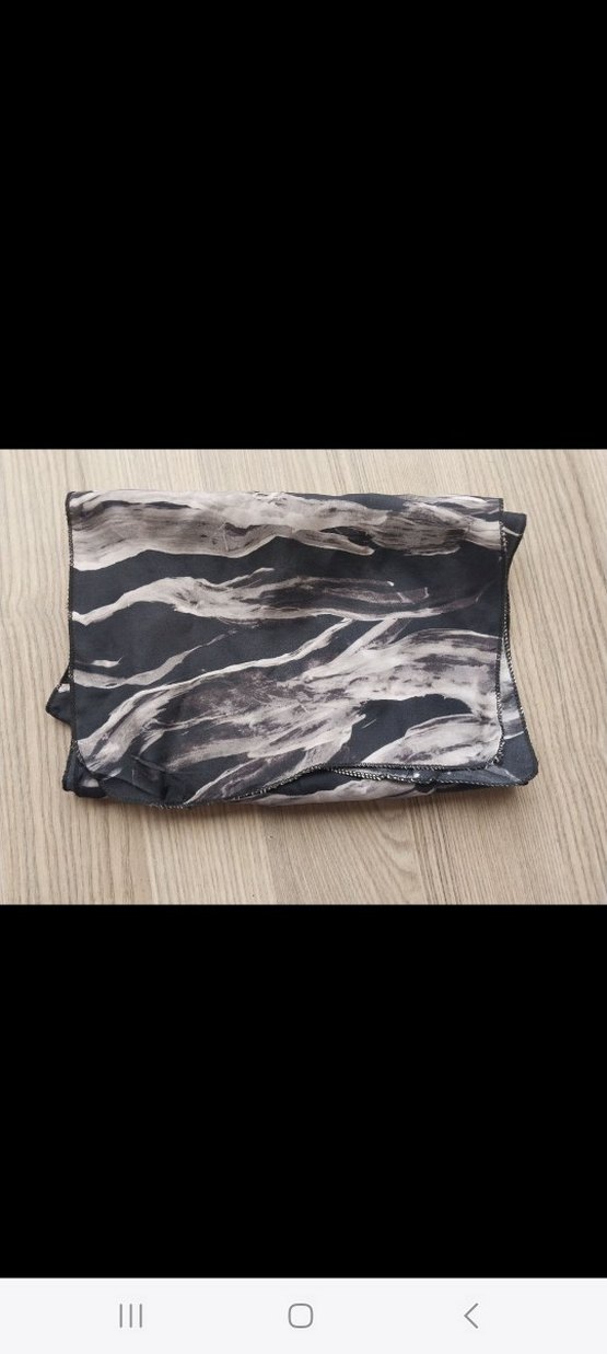 Gri Dökümlü Kadın İpek Fular - Görsel 5