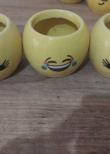 Emoji desenli sarı seramik saksılar - Görsel 3