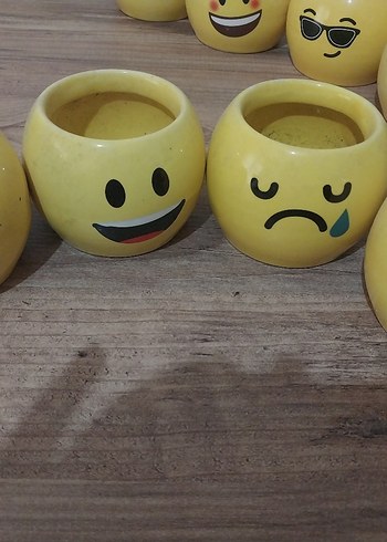 Emoji desenli sarı seramik saksılar - Görsel 2