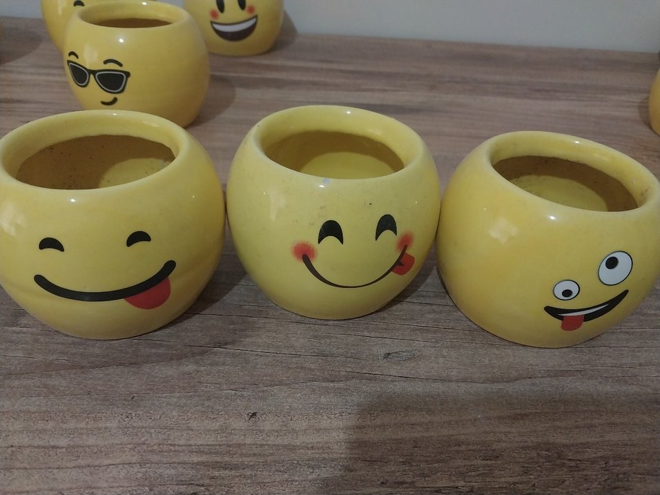Emoji desenli sarı seramik saksılar - Görsel 5