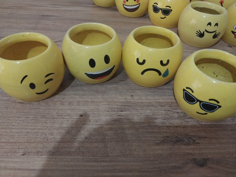 Emoji desenli sarı seramik saksılar - Görsel 2