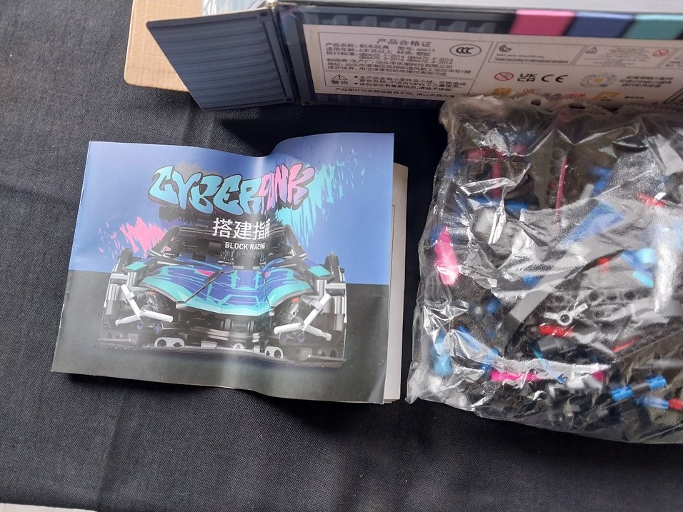 Çok Renkli Cyberpunk Lego Araba Seti - Görsel 5