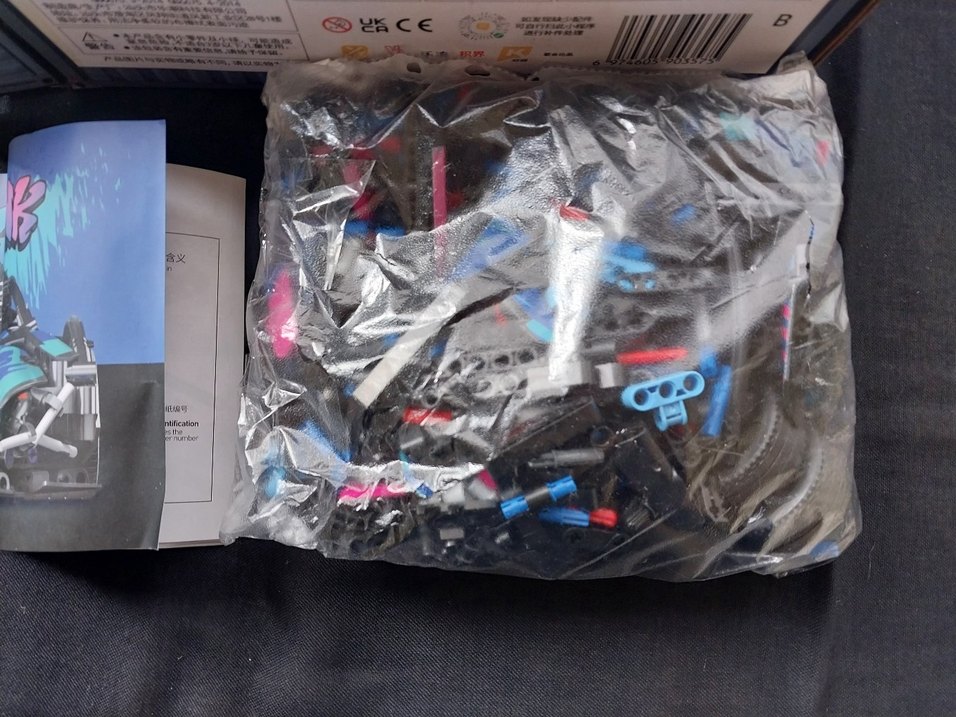 Çok Renkli Cyberpunk Lego Araba Seti - Görsel 4