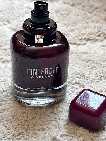Beden Givenchy Linderdit Rogue