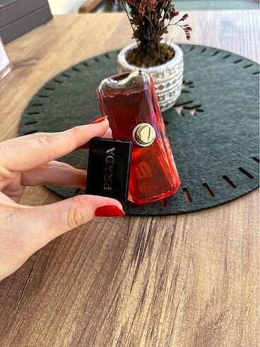 Beden Renk Prada Paradoxe İntense