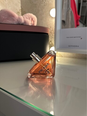 Prada Paradoxe