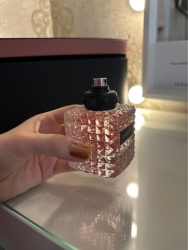  Beden Valentino Donna Born İn Roma edp