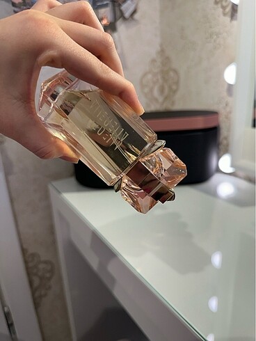 Beden Renk Mugler Alien Flora Futura