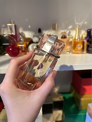 Beden Renk Mugler Alien Flora Futura
