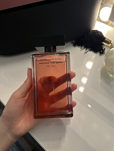 Narciso musc noır rose