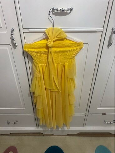 9 Yaş Beden sarı Renk Sarı boyundan askılı elbise