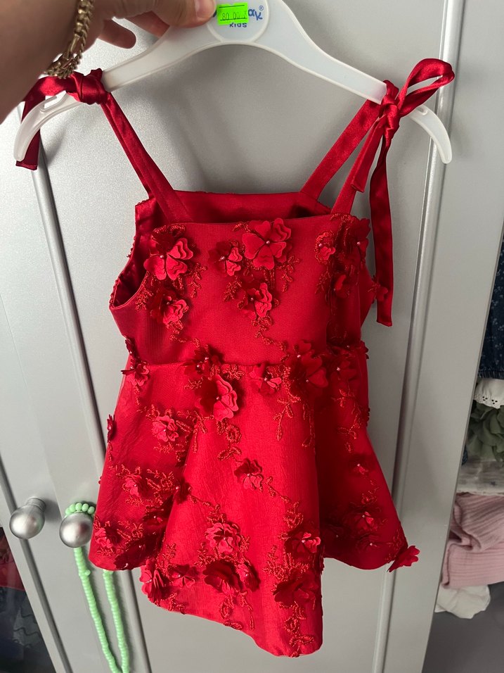 Kırmızı Nakışlı Kolsuz Kız Çocuk Elbise - Görsel 2