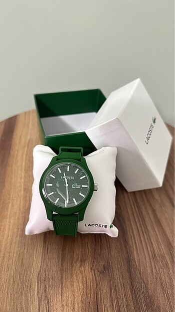 Lacoste Saat