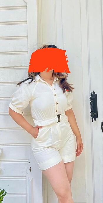 Beyaz yazlık kot şort tulum