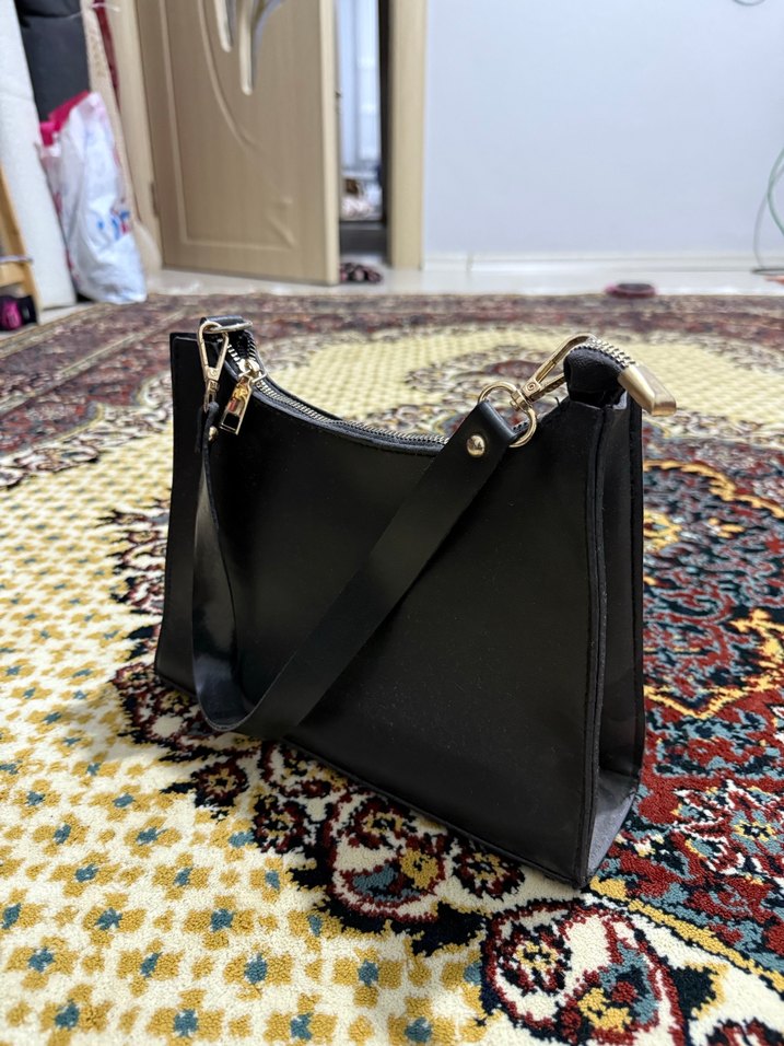 Siyah kol çantası - Görsel 2