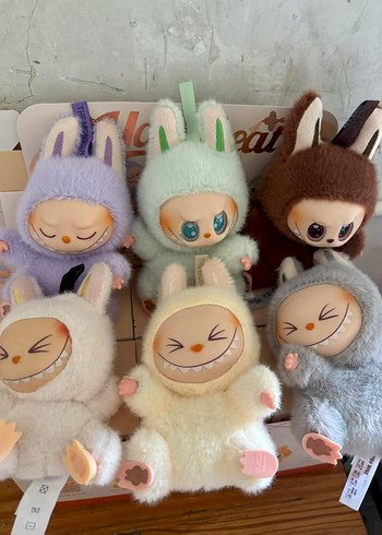 Pastel Renkli Sevimli Peluş Oyuncaklar