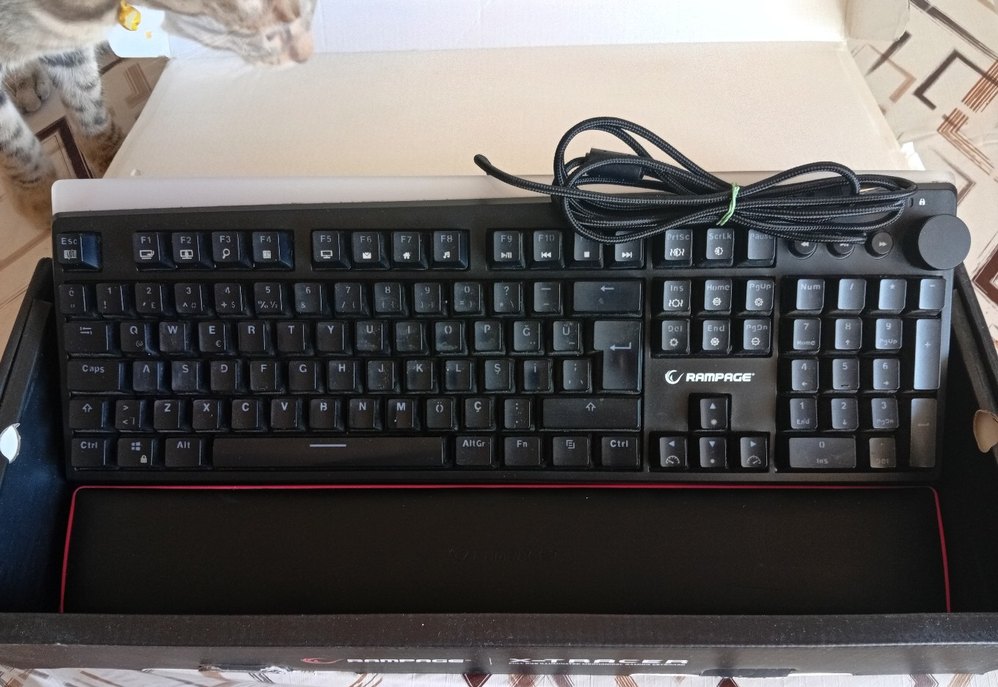 Rampage X-Tracer Red Switch Gaming Klavye - Görsel 2