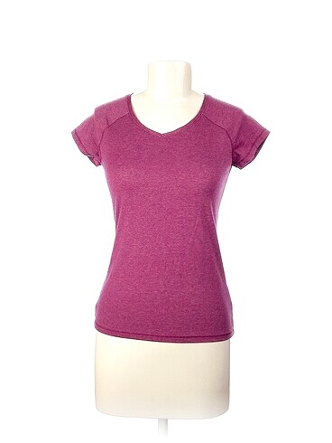 Decathlon T-shirt %70 İndirimli.