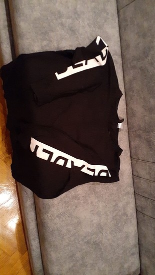 xl Beden siyah Renk sweat çok rahat ve şık çok az giyildi o yüzden tertemiz