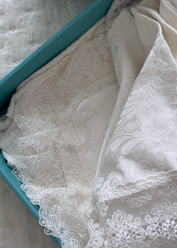 Nakışlı Beyaz Masa Örtüsü - Görsel 2