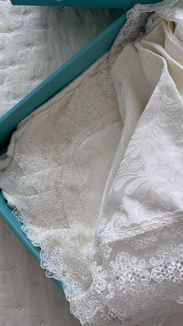 Nakışlı Beyaz Masa Örtüsü - Görsel 2