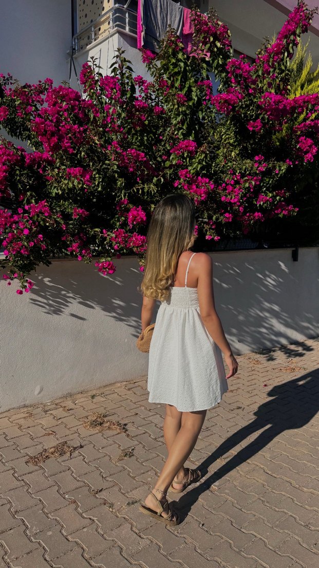 Beyaz askılı elbise - Görsel 2