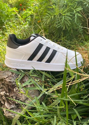 Adidas Sneakers