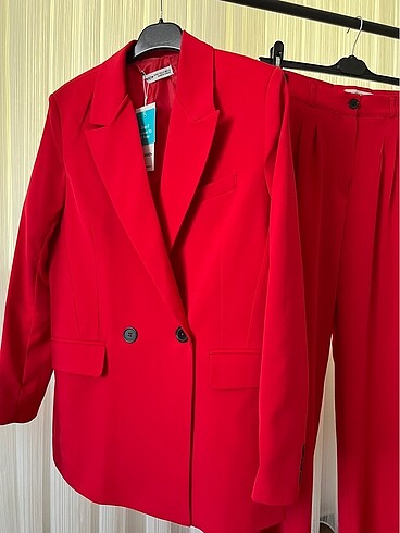 Kırmızı blazer ceket takım