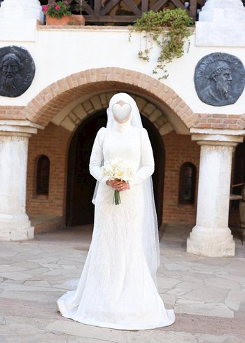 Uzun Kollu Yüksek Yakalı Beyaz Düz Kesim Gelinlik
