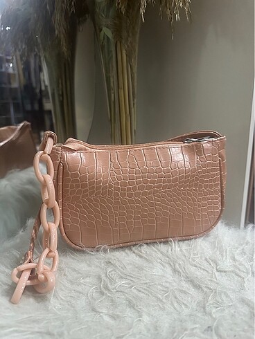 Pembe baget çanta