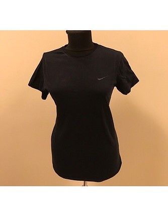 Nike Basic T-Shirt