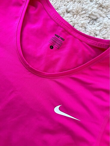 l Beden pembe Renk Nike Pro Tshirt