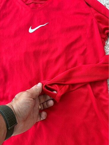m Beden kırmızı Renk Nike Drifit Antrenman Üstü