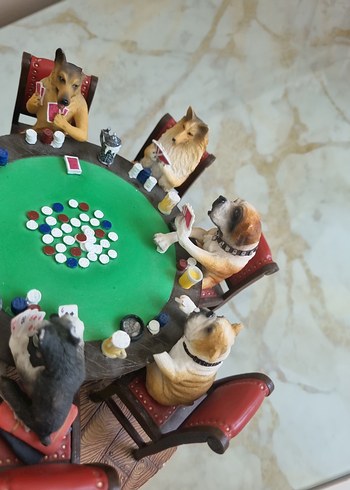  Beden Renk Köpek Figürlü Poker Oyun Seti