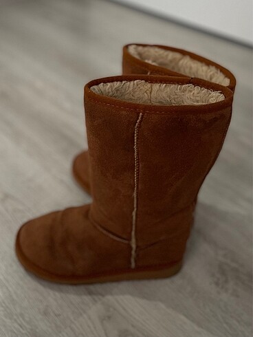 Ugg Satıldıı