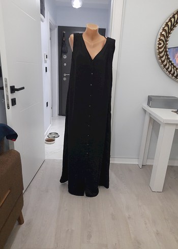 Düğmeli Siyah Uzun V Yaka Kadın Elbise