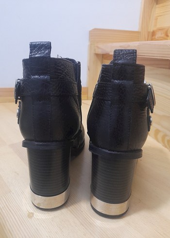 Parlak Siyah Tokalı Biker Kadın Bot - Görsel 2