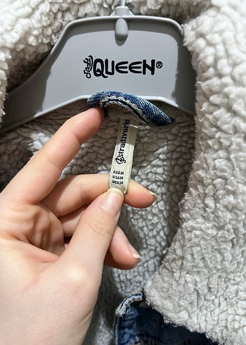 Stradivarius Kadın Gri Kürklü Denim Ceket - Görsel 3