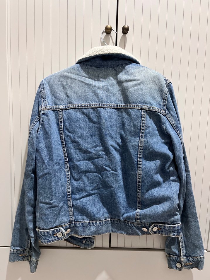 Stradivarius Kadın Gri Kürklü Denim Ceket - Görsel 2