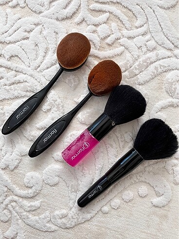 Flormar fondötenle fırçası