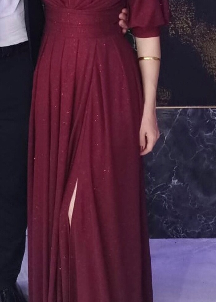 Simli yırtmaçlı bordo abiye - Görsel 3